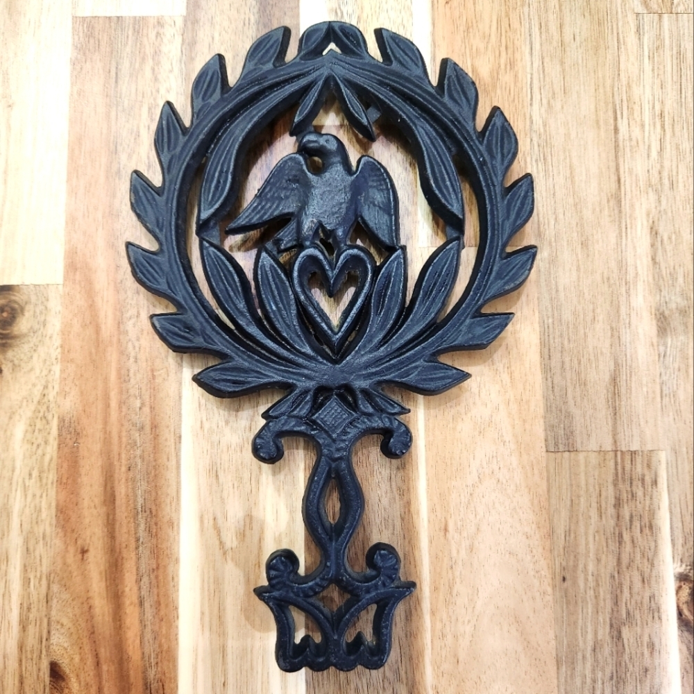 Vintage Collectible Wilton Cast Iron American Eagle Trivet With Handle & Feet